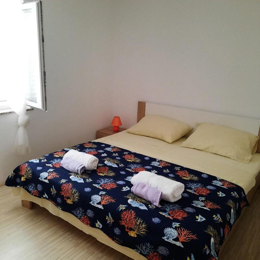 Apartmani Loli Ugljan Eksteriør billede