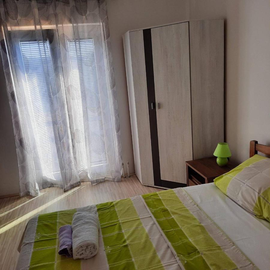 Apartmani Loli Ugljan Eksteriør billede