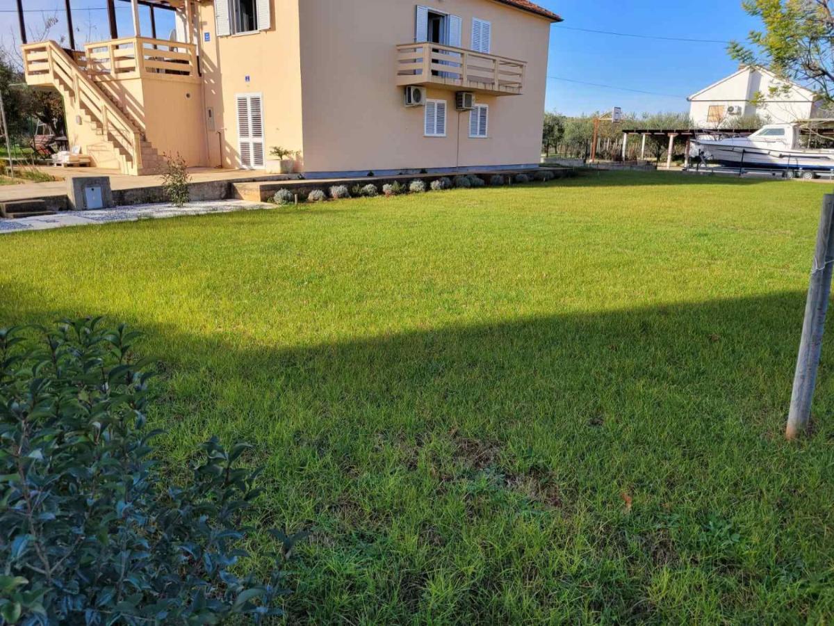 Apartmani Loli Ugljan Eksteriør billede