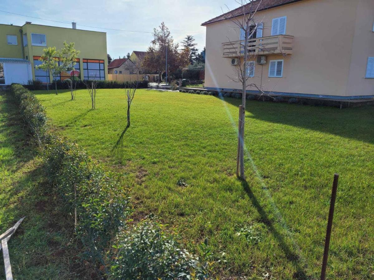 Apartmani Loli Ugljan Eksteriør billede