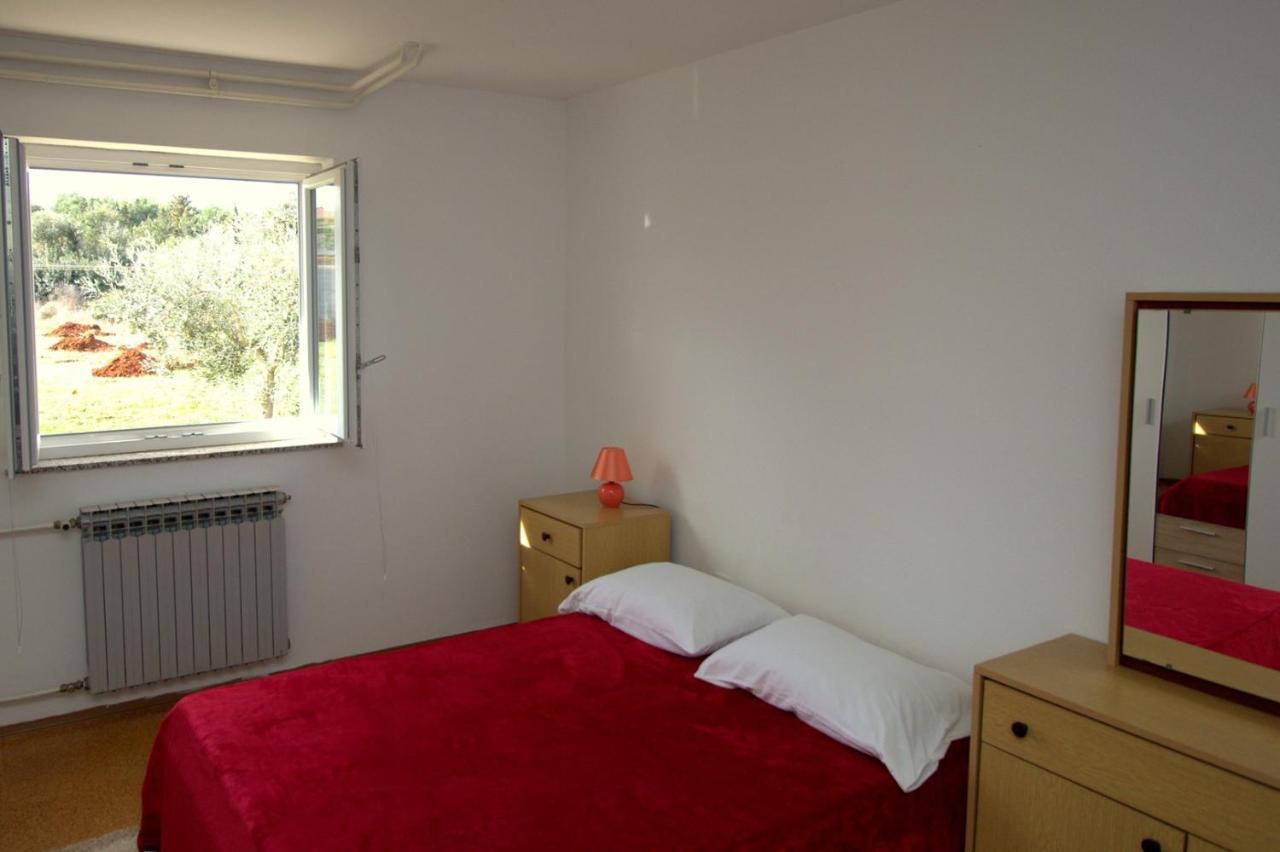 Apartmani Loli Ugljan Eksteriør billede