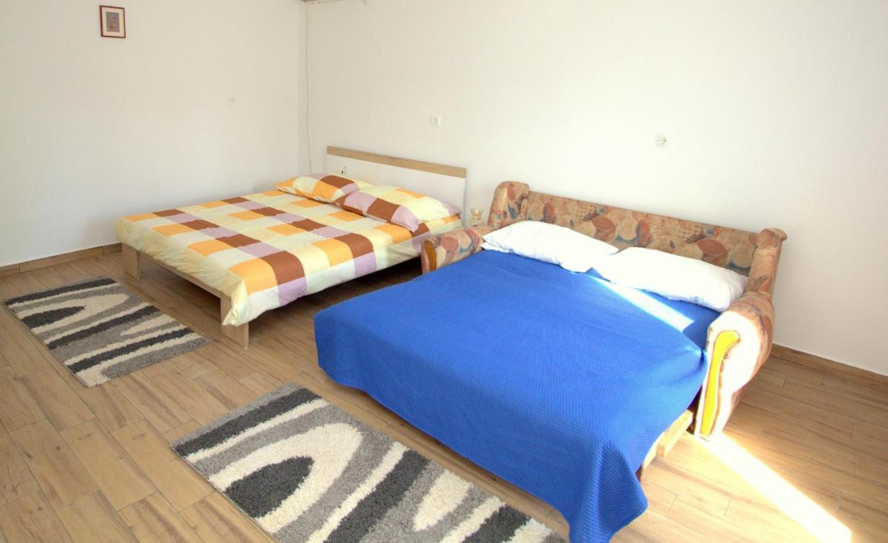 Apartmani Loli Ugljan Eksteriør billede