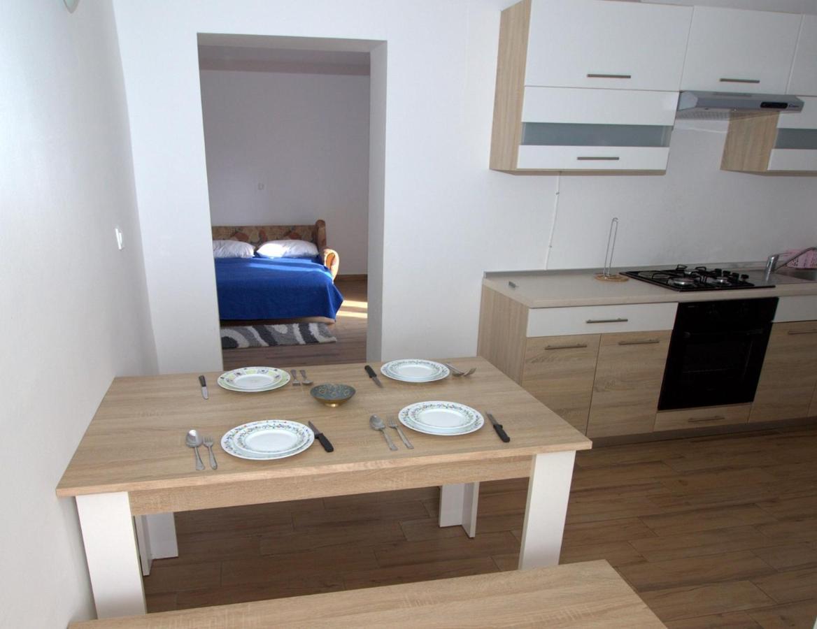 Apartmani Loli Ugljan Eksteriør billede
