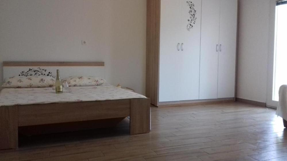 Apartmani Loli Ugljan Eksteriør billede