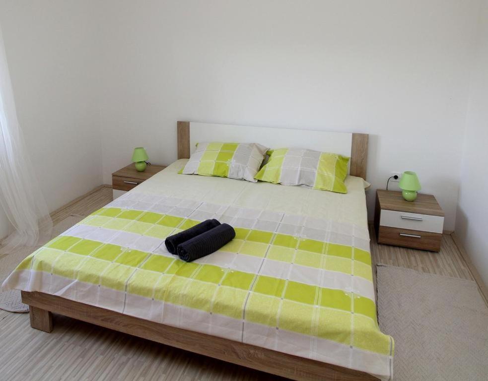 Apartmani Loli Ugljan Eksteriør billede