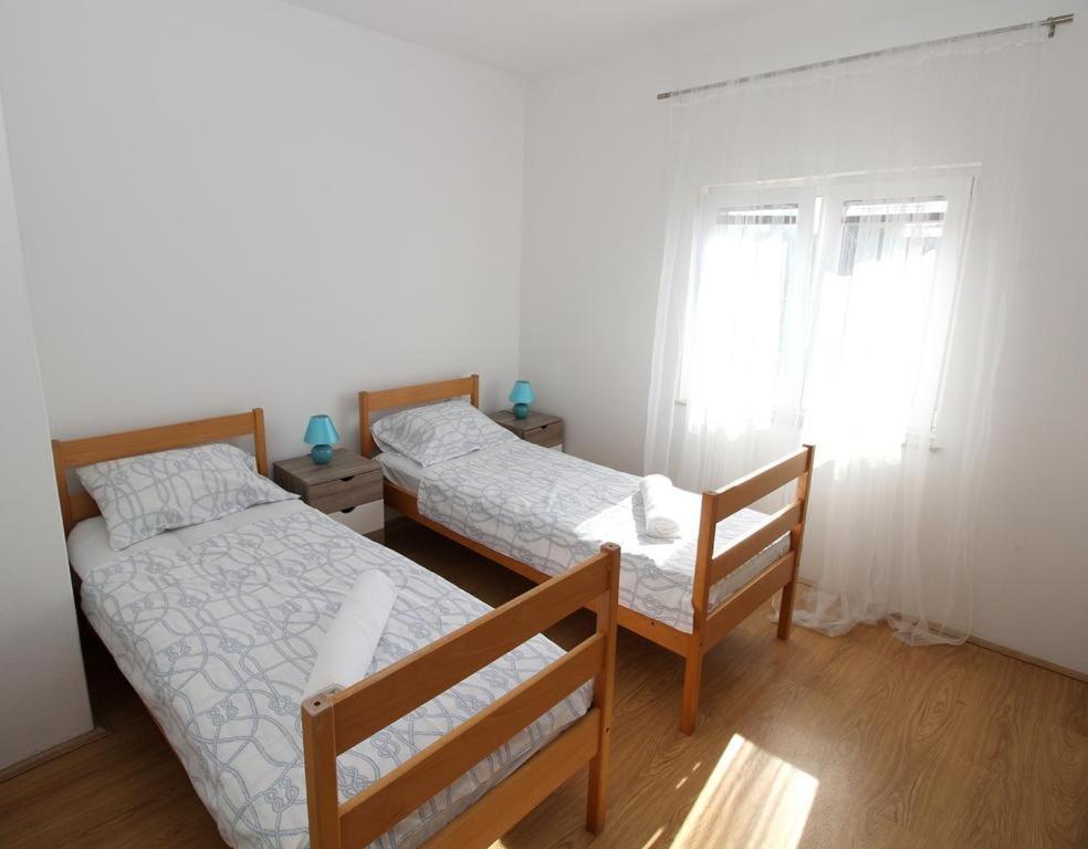 Apartmani Loli Ugljan Eksteriør billede